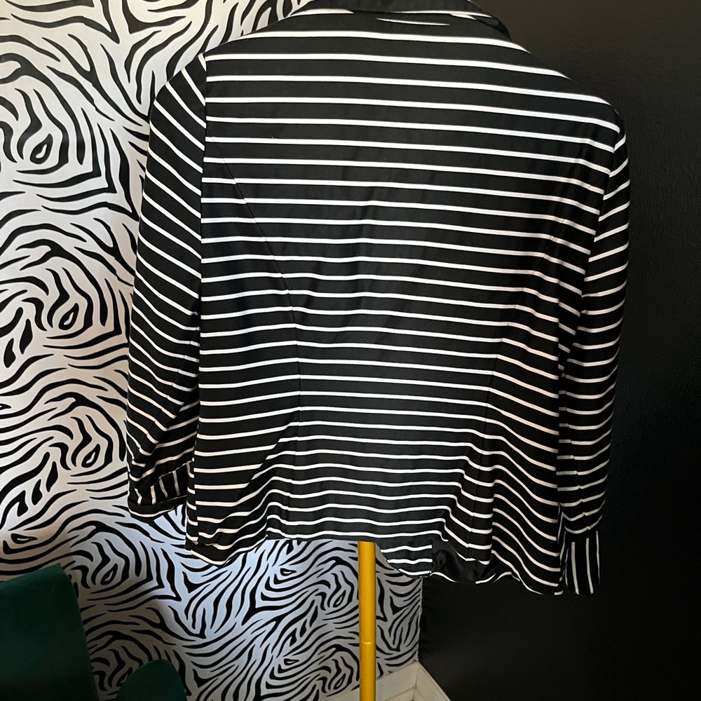 Blazer - Picture 3 of 3